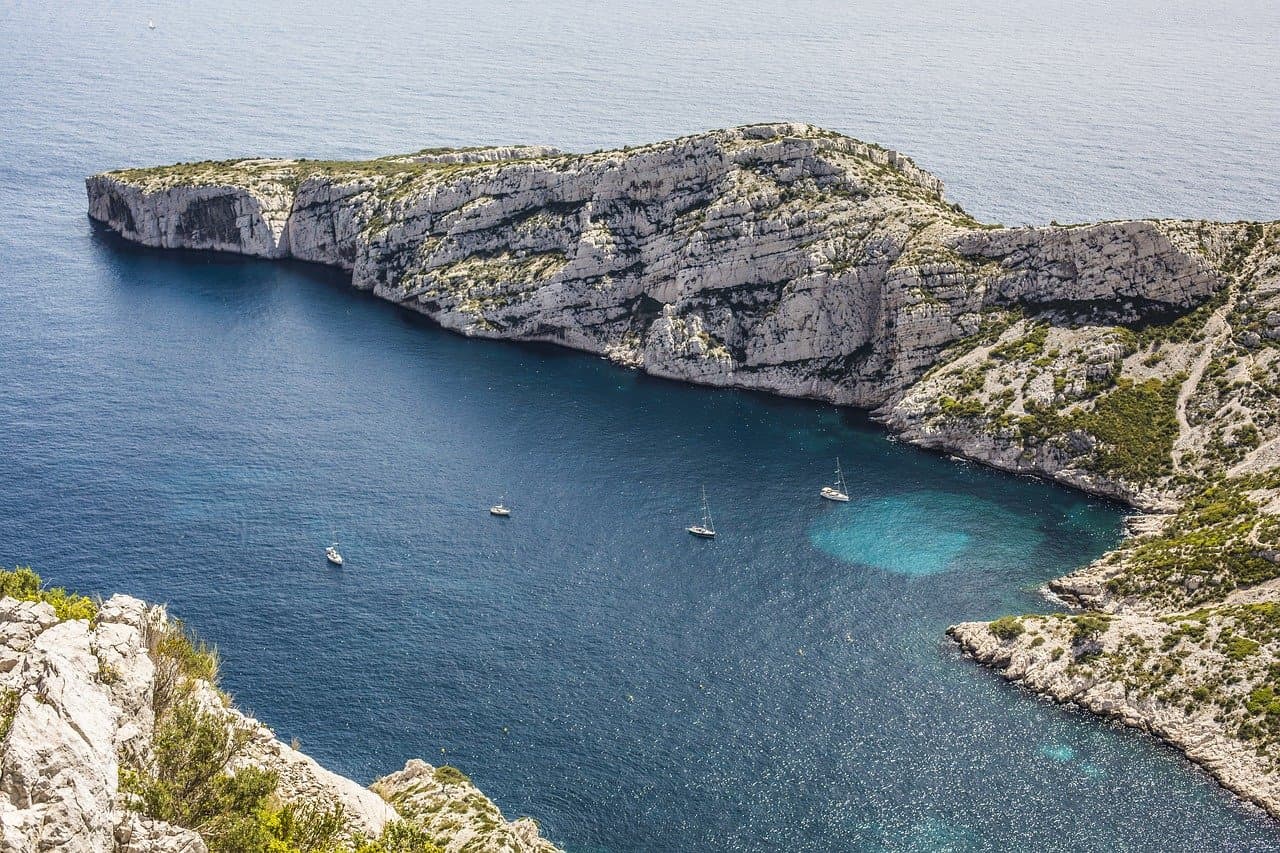 Navigation dans les calanques de Marseille